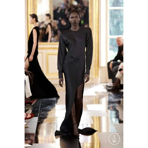 NWT Valentino Garavani Black Silk Satin Gown Le Noir Fall 24 $11,500 - Size US 8 - Picture 3 of 16